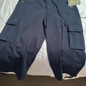 Liz Claiborne Women’s Dark Blue Cropped Cargo Pants